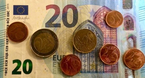 20 Euro-Schein und Euro-Münzen